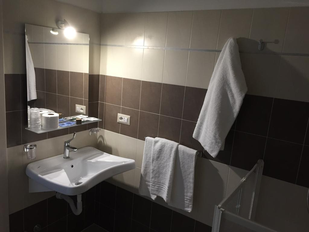 Hotel Montecarlo Milano Phòng bức ảnh